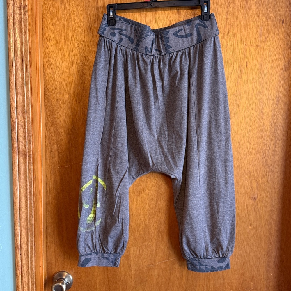Zumba Fitness Gray Harem Pants L Capri Length Like New